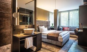 Cama ou camas em um quarto em SAKS Urban Design Hotel Frankfurt