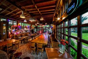 Restaurace v ubytování Naiyang Park Resort - SHA Extra Plus