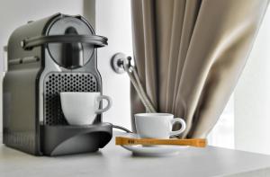 Příslušenství pro přípravu čaje a kávy v ubytování Harmony Bed and Breakfast