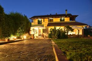 a house with a cobblestone driveway in front of it at Casa Rosaria in Vezzano Ligure