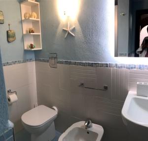 A bathroom at Il Nido 1