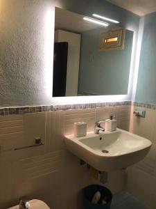 A bathroom at Il Nido 1