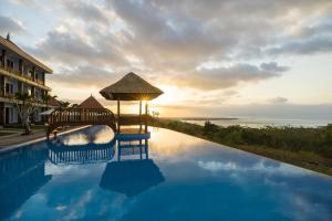a resort swimming pool with a view of the ocean at Semabu Hills Hotel Nusa Penida in Nusa Penida