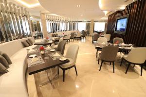 Restoran või mõni muu söögikoht majutusasutuses Frontel Jeddah Hotel Altahlia