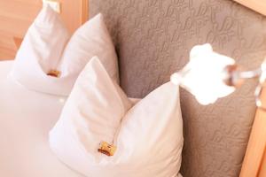 Posteľ alebo postele v izbe v ubytovaní Dorfhotel Beludei