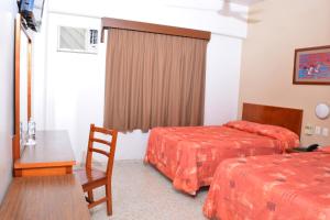 Postel nebo postele na pokoji v ubytování Hotel Delfines - a 2 calles del Acuario Veracruz