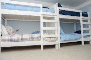 two white bunk beds in a room with at The Sun Inn in Penrith
