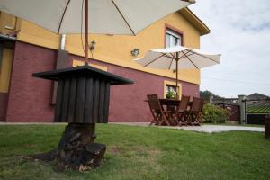 a tree stump with a bird feeder on top of it at Maria la Carbayeda in Luanco