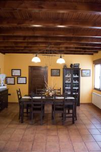 a dining room with a table and chairs at Maria la Carbayeda in Luanco