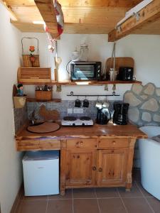 a kitchen with a wooden counter with a microwave at Wohnen im Hühnerhaus in Thale