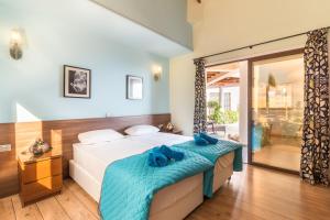 Postel nebo postele na pokoji v ubytování Oceania & Panorama Villas + 37 fotografií