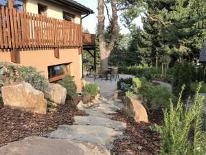 Zahrada ubytování Apartmány Pinie Lipno
