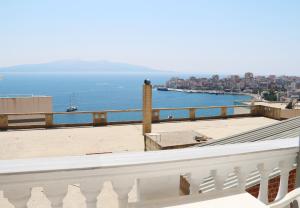 Afbeelding uit fotogalerij van Tarace sea view apartment in Sarandë