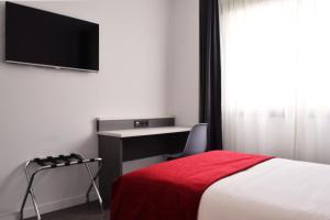 TV a/nebo společenská místnost v ubytování Hotel New Bilbao Airport