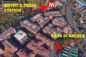 ローマにあるCasa di Angelaの赤矢二本の都市地図