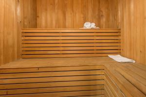 a sauna with a wooden wall with a towel on it at Monte & Paradiso in Pula