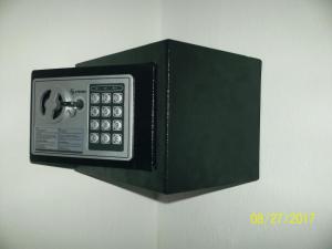 une boîte noire avec télécommande dans l'établissement La Casa del Chac, à Mérida