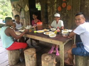 a group of people sitting around a table eating food at Reserva Natural Tucuchira in Santa Sofía +79 photos