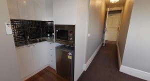
A kitchen or kitchenette at Ballarat Premier Apartments
