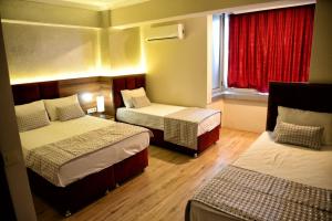 Postel nebo postele na pokoji v ubytování Laleli Hotel Izmir
