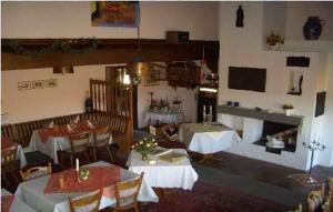A restaurant or other place to eat at Hotel Haus Salzberg garni