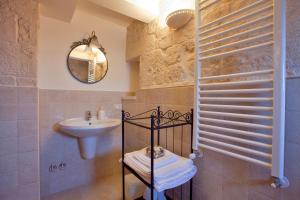 Agriturismo Masseria Casa Busciana tesisinde bir banyo