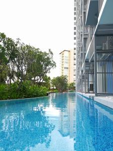 Bazén v ubytování BLU-Pool Access nebo v jeho okolí