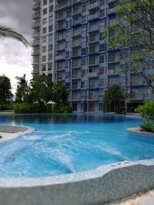 Bazén v ubytování BLU-Pool Access nebo v jeho okolí