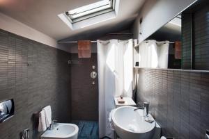 Koupelna v ubytování Alter Hotel + 25 fotografií