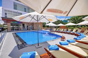 Bazén v ubytování Rigel Hotel nebo v jeho okolí