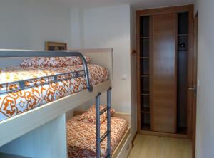 Postel nebo postele na pokoji v ubytování Apartamentos Puerto Basella