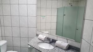 Um banheiro em Hotel Santa Rita Itu