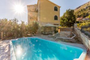 Bazén v ubytování Villa Hacienda Grof nebo v jeho okolí