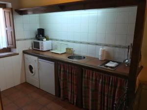 Una cocina o zona de cocina en El Bulin de Horcajuelo