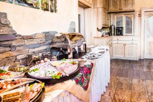 Jedlo v ubytovaní bed & breakfast alebo blízkom okolí