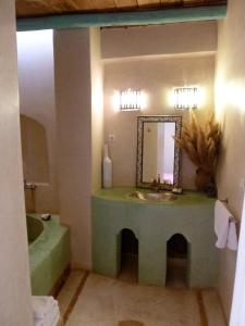 Riad Cascades d'Ouzoud tesisinde bir banyo