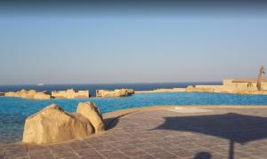 a large rock in the middle of the water at Twin House in Telal in Ain Sokhna