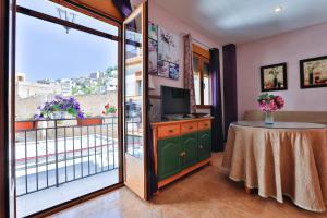 TV a/nebo společenská místnost v ubytování Apartamentos Castillo Cazorla