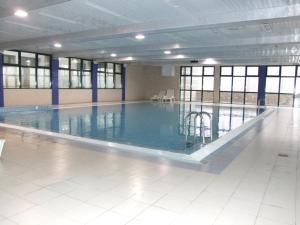 Kolam renang di atau dekat dengan Hotel Norcev