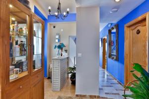 TV a/nebo společenská místnost v ubytování Apartamentos Castillo Cazorla