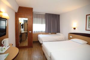 Letto o letti in una camera di Travelodge Barcelona del Vallés