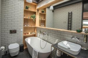 Ванная комната в Stradom 15 Apartments