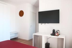 TV a/nebo společenská místnost v ubytování Four Rooms Guesthouse