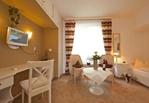 Posezení v ubytování Boutiquehotel Das Haus am Walde