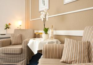 Posezení v ubytování Boutiquehotel Das Haus am Walde