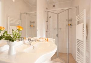 Koupelna v ubytování Boutiquehotel Das Haus am Walde