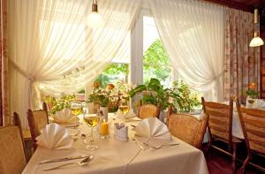 Restaurace v ubytování Boutiquehotel Das Haus am Walde + 17 fotografií