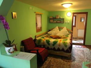 Tempat tidur dalam kamar di Pensiunea Gentiana