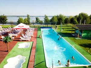 a large swimming pool with people in the water at Bereg holiday park in Svetlogorskoye