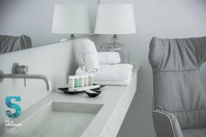 a bathroom with a sink and towels on a counter at Villa Singular in San José
